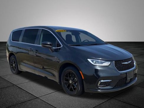 Used 2023 Chrysler Pacifica Touring-L FWD image 32