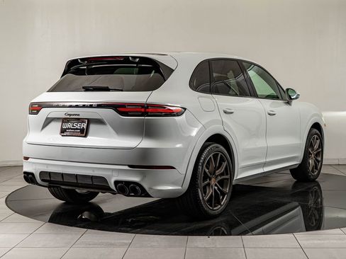 Certified 2023 Porsche Cayenne Platinum Edition AWD/4WD image 8