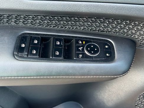 Used 2024 Nissan Ariya AWD image 19