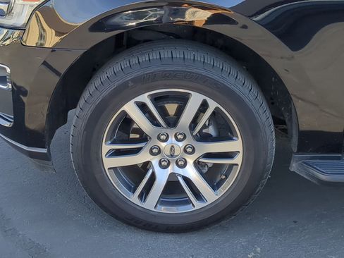 Used 2024 Ford Expedition Limited image 13