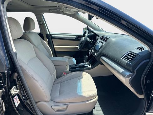 Used 2019 Subaru Outback 2.5i Premium w/ Popular Package #2 AWD/4WD image 7