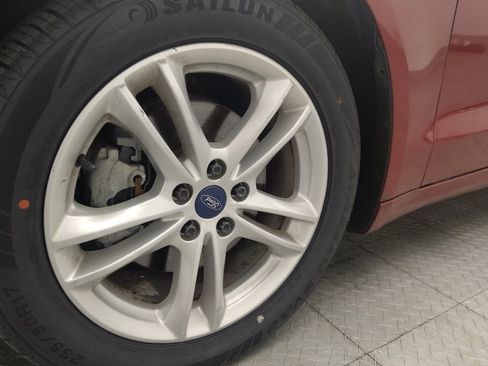 Used 2018 Ford Fusion SE w/ Fusion SE Technology Package FWD image 31