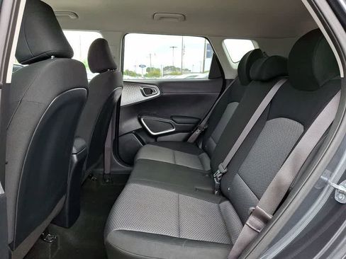 Used 2024 Kia Soul LX w/ Option Group 015 FWD image 9