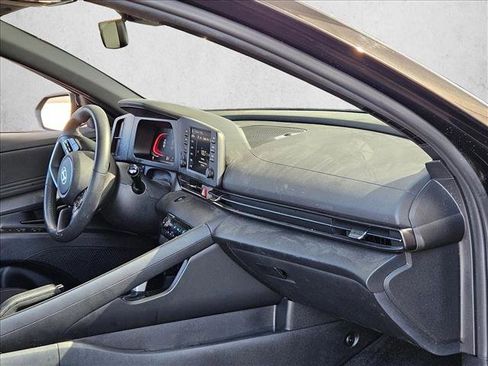 Certified 2025 Hyundai Elantra Sport image 23