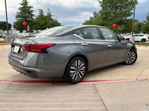 Used 2025 Nissan Altima 2.5 SV FWD image 6