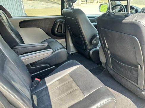 Used 2019 Dodge Grand Caravan SXT FWD image 19