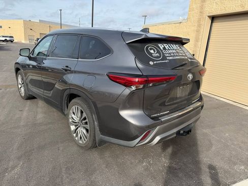 Used 2021 Toyota Highlander Platinum image 6