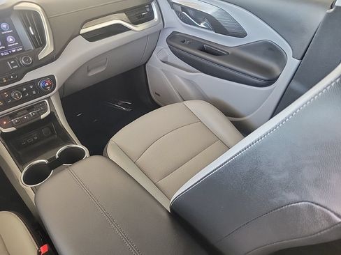 Used 2023 GMC Terrain SLT w/ Infotainment Package II FWD image 16