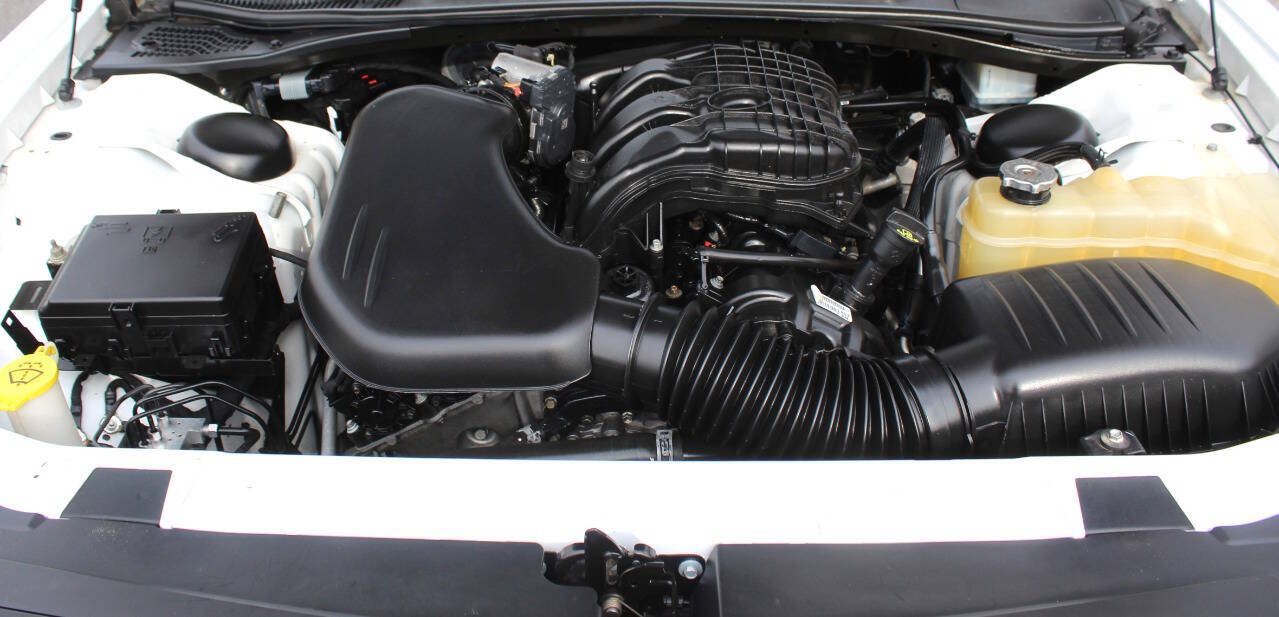 Used 2018 Dodge Challenger SXT RWD image 5