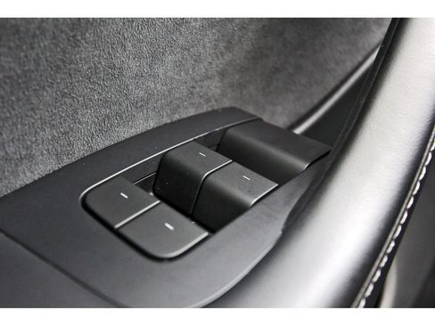 Used 2024 Tesla Model Y Long Range RWD image 14