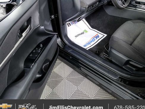 Used 2025 Toyota Camry LE image 7