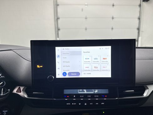 Used 2025 Toyota Sienna LE image 29