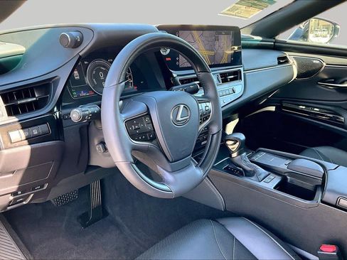Certified 2022 Lexus ES 300h w/ Accessory Package FWD image 16