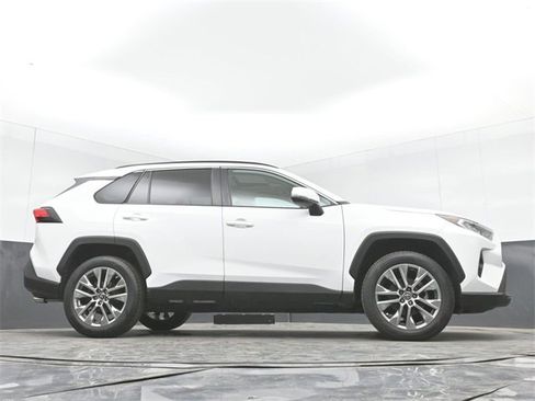 Used 2019 Toyota RAV4 XLE Premium image 52
