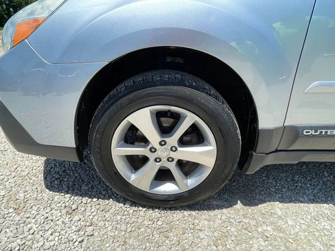 Used 2013 Subaru Outback 2.5i Limited AWD/4WD image 15