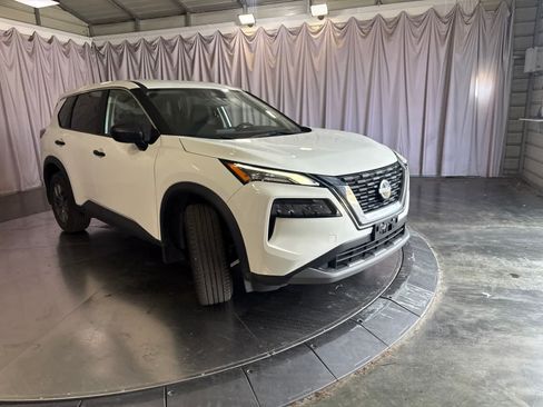 Used 2023 Nissan Rogue S AWD/4WD image 3