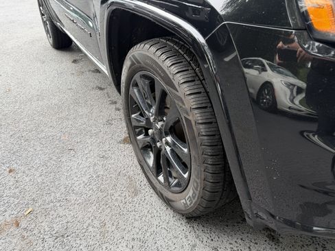 Used 2020 Jeep Grand Cherokee Altitude RWD image 11