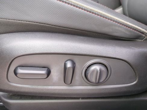 Used 2021 Chevrolet TrailBlazer RS w/ Technology Package image 22