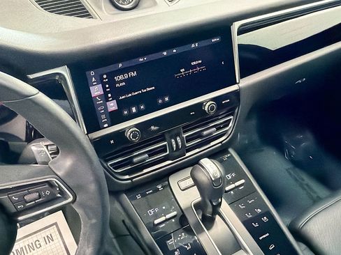 Certified 2023 Porsche Macan image 27