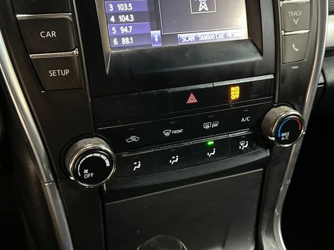 Used 2015 Toyota Camry SE image 30