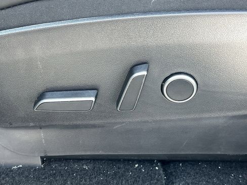 Used 2021 Tesla Model Y Long Range AWD/4WD image 28