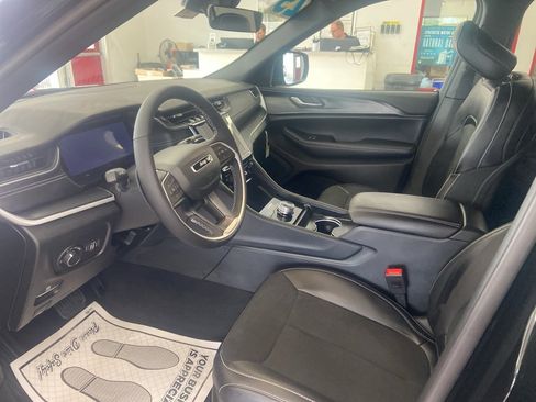 New 2025 Jeep Grand Cherokee 4WD image 7