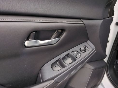 Used 2025 Nissan Sentra SV FWD image 18