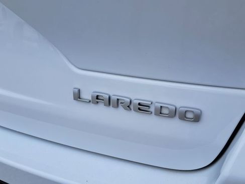 Used 2025 Jeep Grand Cherokee Laredo X RWD image 9