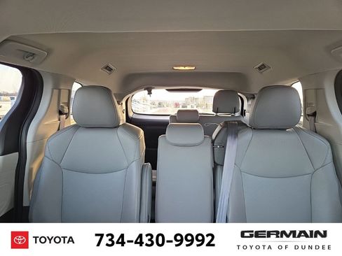 Used 2022 Toyota Sienna XLE image 14