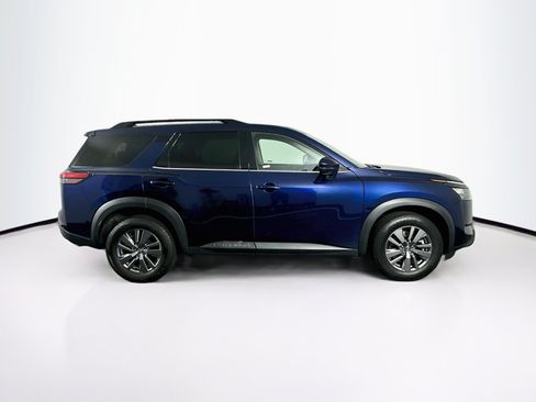Used 2025 Nissan Pathfinder SV AWD/4WD image 10