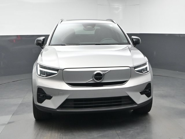 Used 2023 Volvo XC40 Recharge Plus AWD/4WD image 2