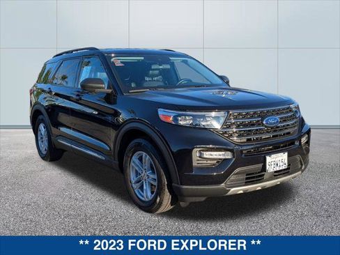 Certified 2023 Ford Explorer XLT w/ Equipment Group 202A image 7