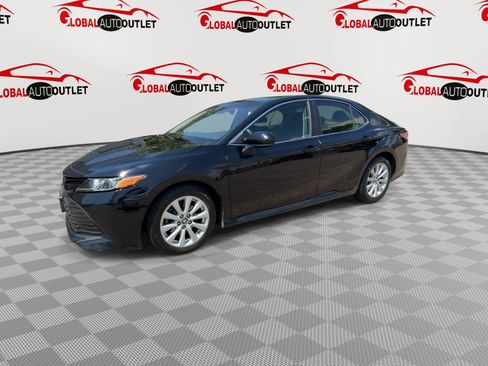 Used 2018 Toyota Camry LE FWD image 4