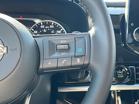 New 2025 Nissan Pathfinder SL image 18