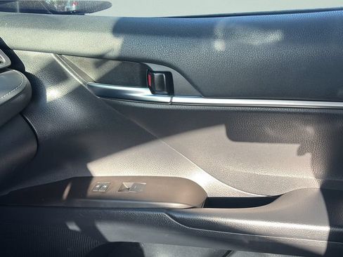 Used 2021 Toyota Camry SE FWD image 13