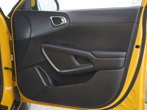 Used 2020 Kia Soul S FWD image 11