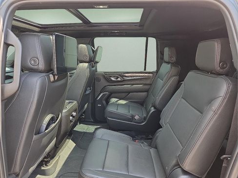 Used 2024 GMC Yukon XL Denali AWD/4WD image 10