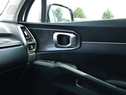 Used 2022 Kia Sorento LX FWD image 25