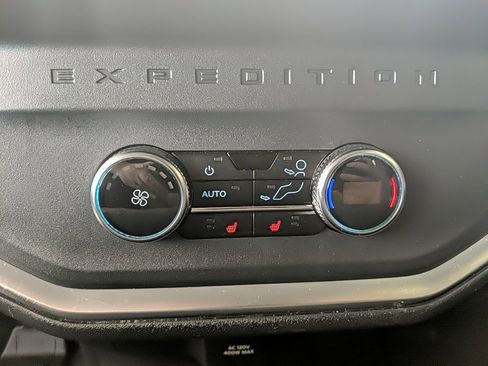 Used 2025 Ford Expedition Max Platinum image 18