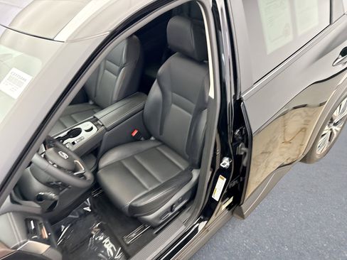 Used 2023 Nissan Rogue SV w/ SV Premium B Package image 11