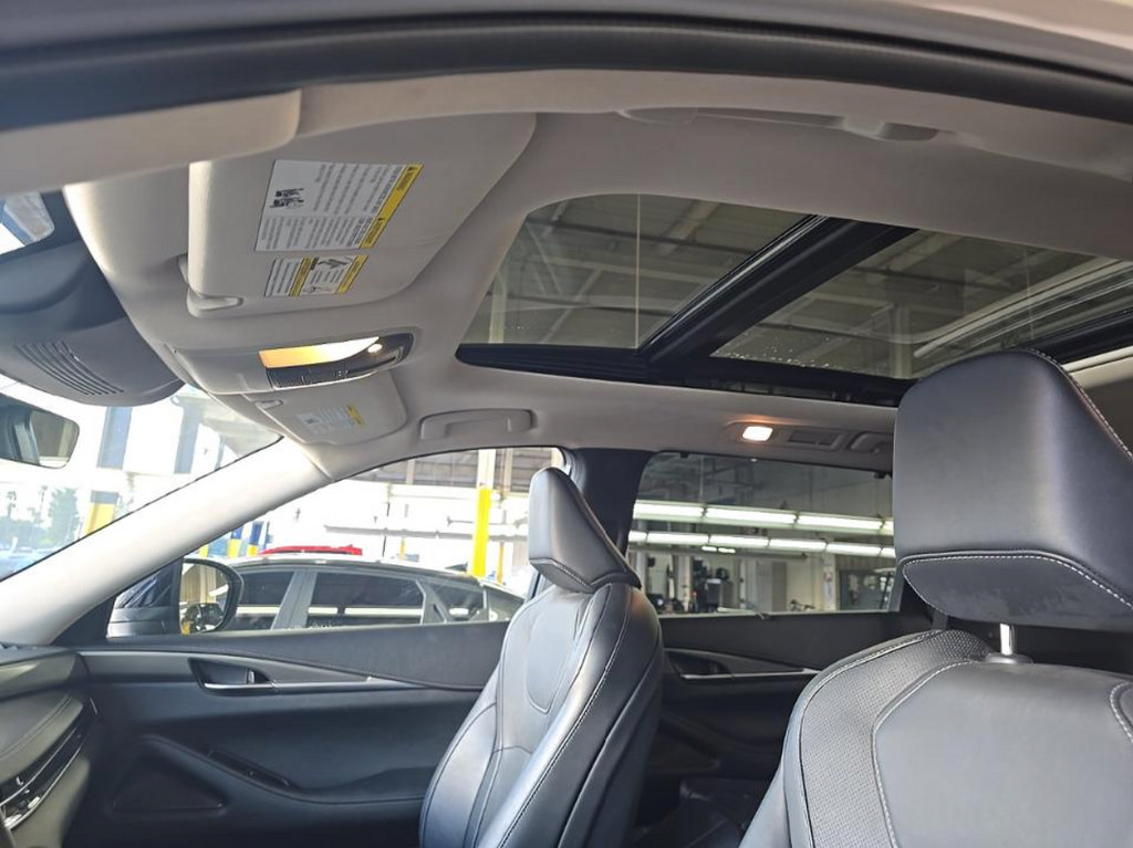Used 2023 INFINITI QX60 Luxe w/ Cargo Package FWD image 8