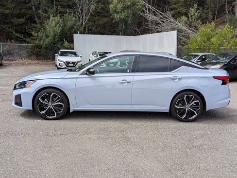 Used 2025 Nissan Altima 2.5 SR FWD image 16