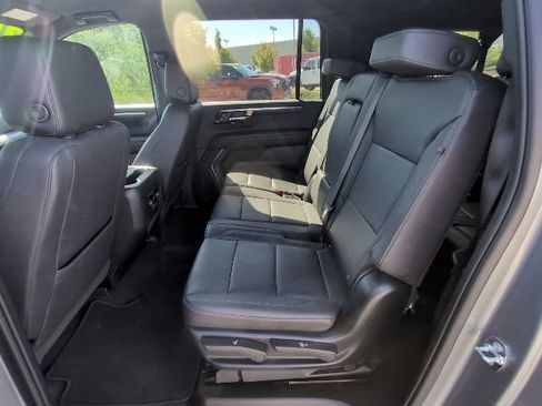 Used 2025 Chevrolet Suburban Z71 AWD/4WD image 26