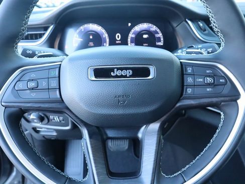 New 2025 Jeep Grand Cherokee Limited w/ Black Appearance Package image 3