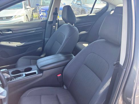 Used 2025 Nissan Altima 2.5 SV FWD image 28