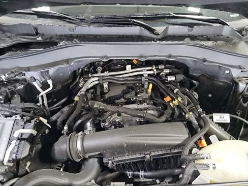 Used 2025 Ford Explorer Active AWD/4WD image 19