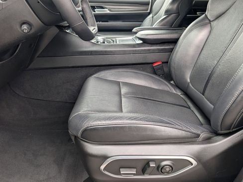 Used 2024 Jeep Wagoneer Series II w/ Flexible Seating Group RWD image 15