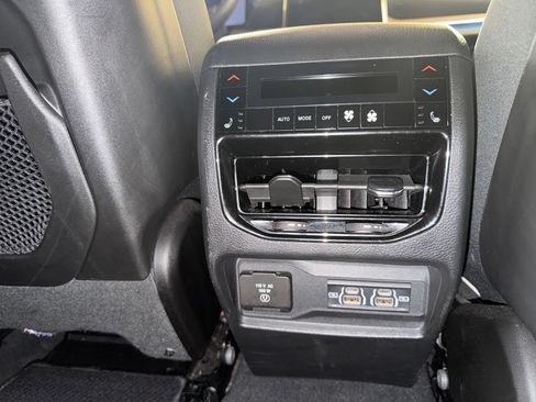 Used 2025 Jeep Grand Cherokee Summit AWD/4WD image 15