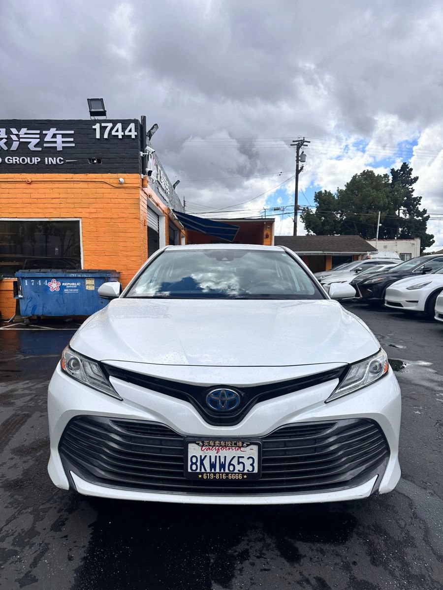 Used 2019 Toyota Camry XLE FWD image 2