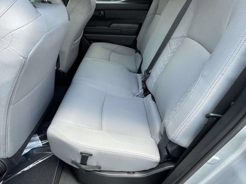 Used 2025 Toyota Tacoma SR5 AWD/4WD image 12